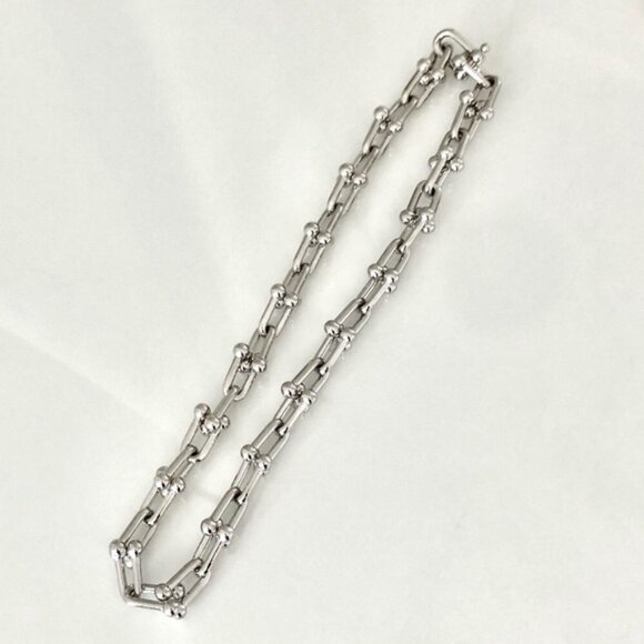 Hardware Bold Large Links U shaped Necklace - Picture 7 of 11